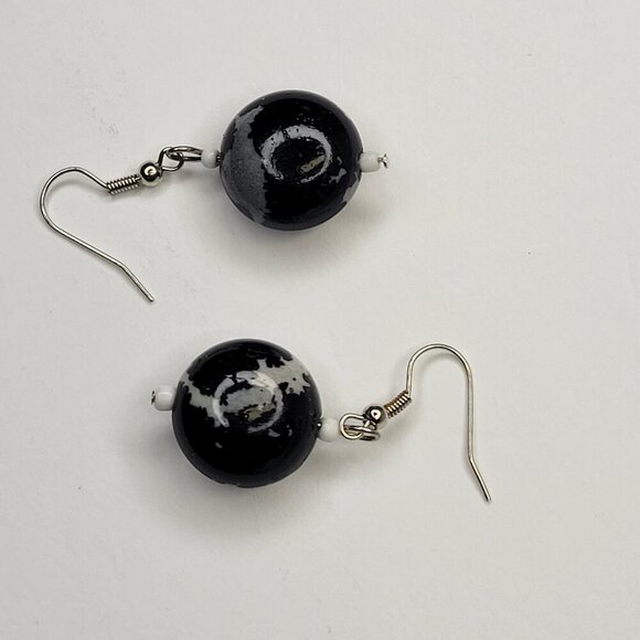 Black and White Bead Long Necklace with Earrings - Picture 10 of 11